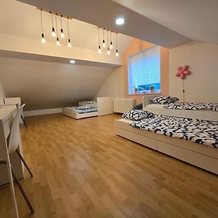 Hisa Pod Gozdom לובליאנה